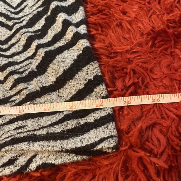 TORRID Grey and Black Zebra stripe Super Soft Plush Top! Torrid size 2! - Picture 5 of 10